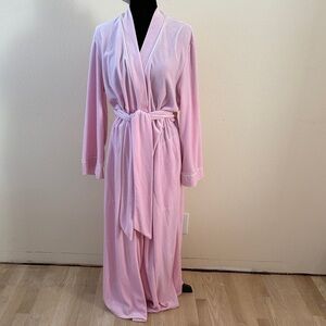 Carlton Hall NWT Pink Women's Velour Robe